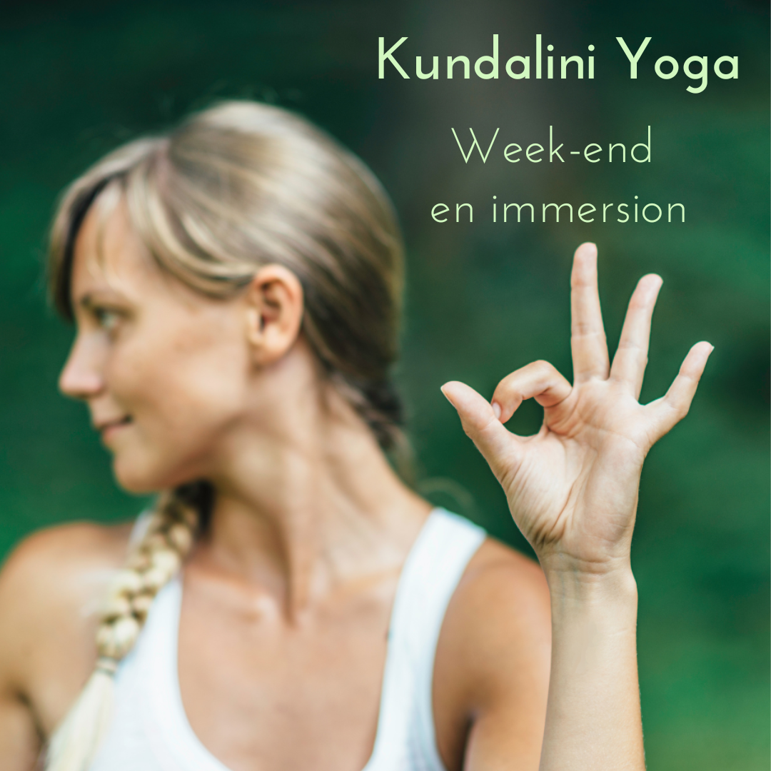 WE Kundalini Yoga au printemps 2026, du 18 au 19 avril 2026. Présentation d'une yogi qui montre Ok avec sa main pour un week-end en immersion.